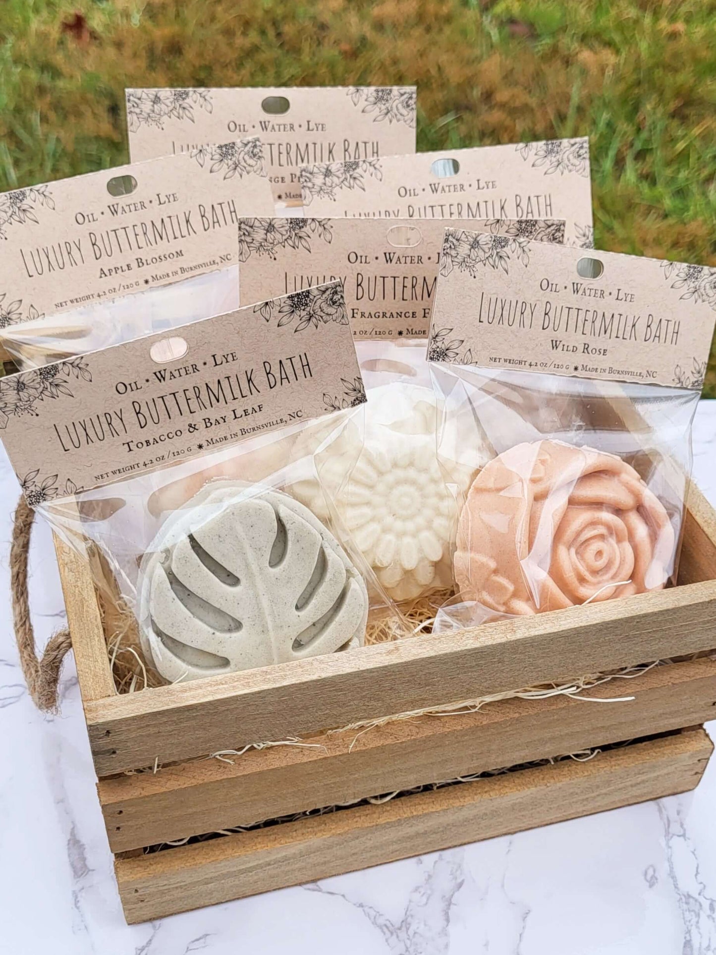 Benzoin & Amber ⁕ Luxury Buttermilk Bath Bomb