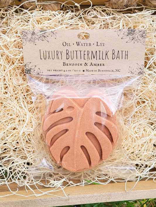 Benzoin & Amber ⁕ Luxury Buttermilk Bath Bomb
