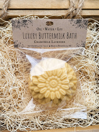 Chamomile & Lavender ⁕ Luxury Buttermilk Bath Bomb