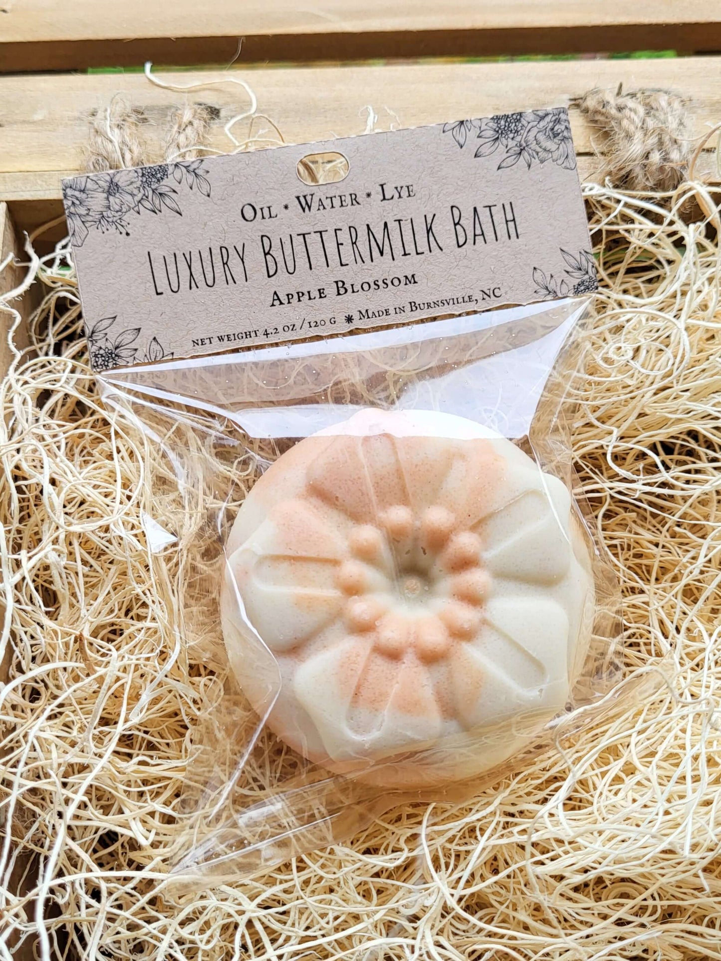 Apple Blossom ⁕ Luxury Buttermilk Bath Bomb